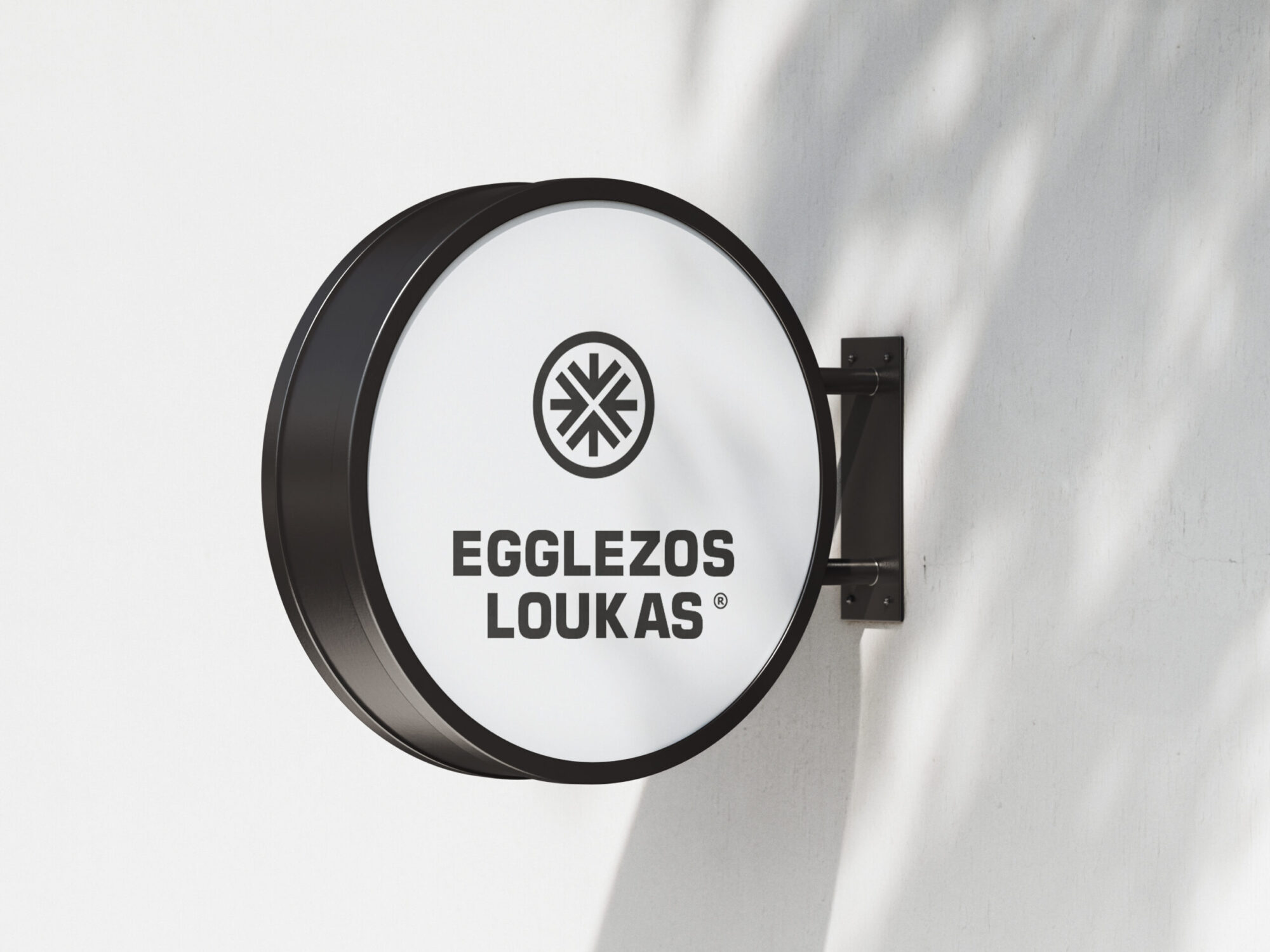 Φωτεινή επιγραφή με το σήμα Egglezos Loukas