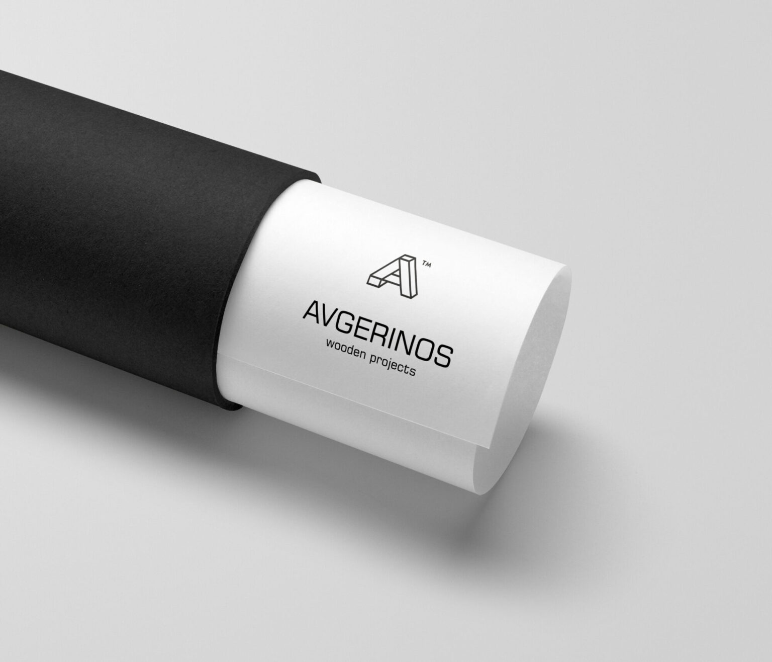 Κυλινδρική συσκευασία με το λογότυπο Avgerinos Wooden Projects — packaging design Poua Design